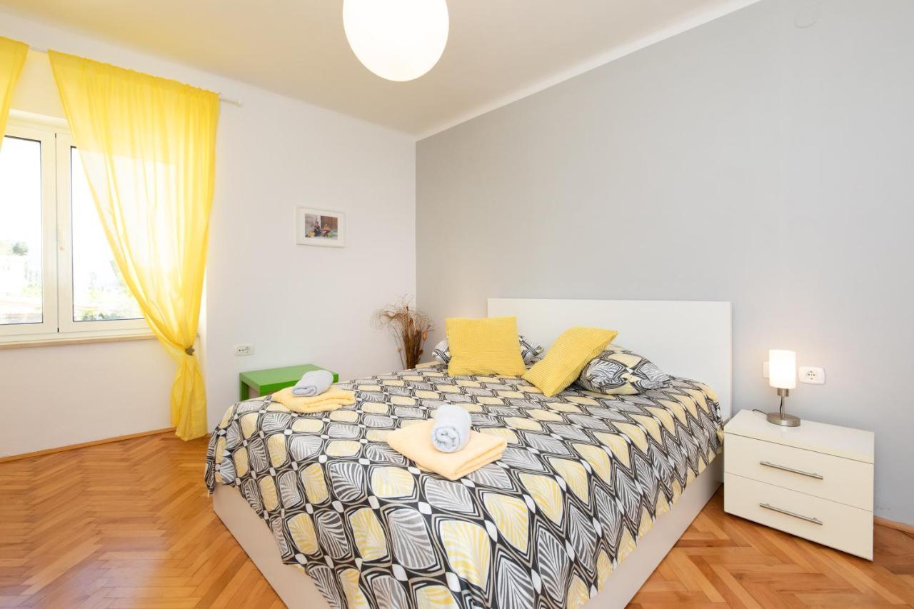 Apartment Portapisana Just 50M From The Beach Krk Town Bagian luar foto