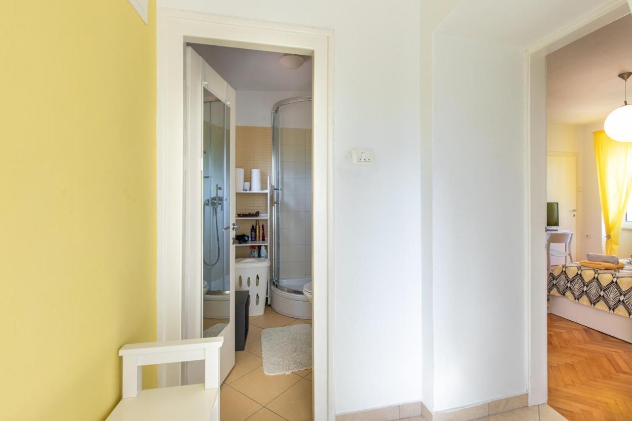 Apartment Portapisana Just 50M From The Beach Krk Town Bagian luar foto