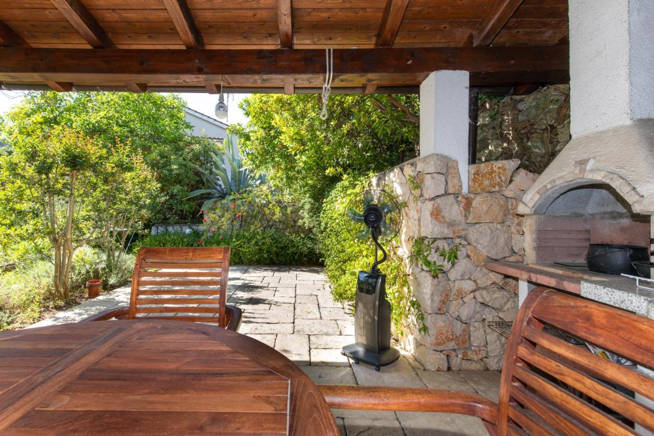 Apartment Portapisana Just 50M From The Beach Krk Town Bagian luar foto
