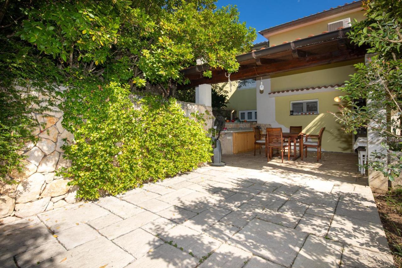 Apartment Portapisana Just 50M From The Beach Krk Town Bagian luar foto