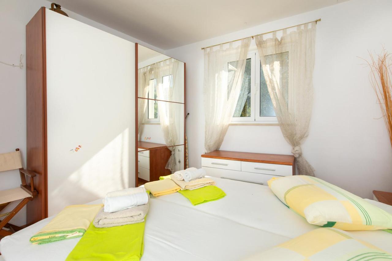 Apartment Portapisana Just 50M From The Beach Krk Town Bagian luar foto
