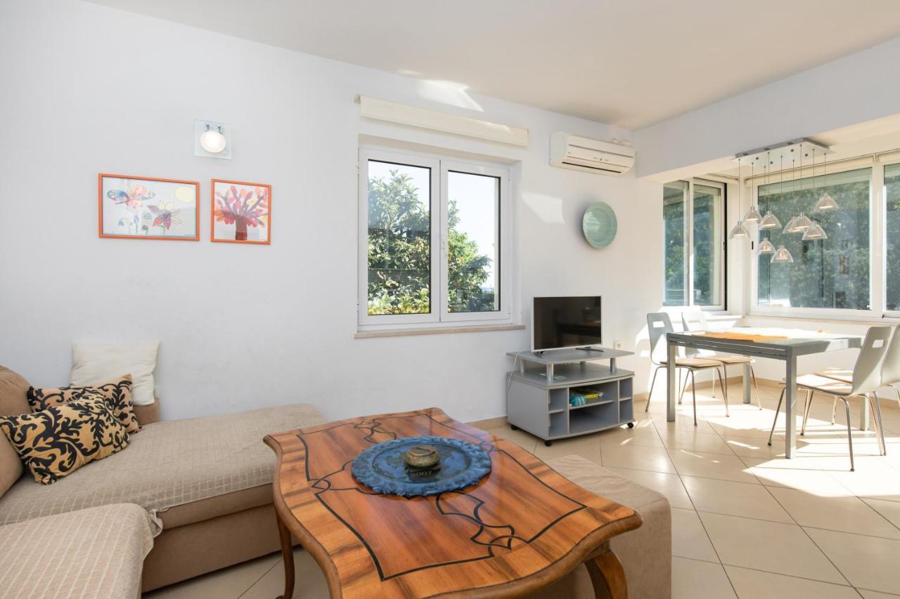 Apartment Portapisana Just 50M From The Beach Krk Town Bagian luar foto