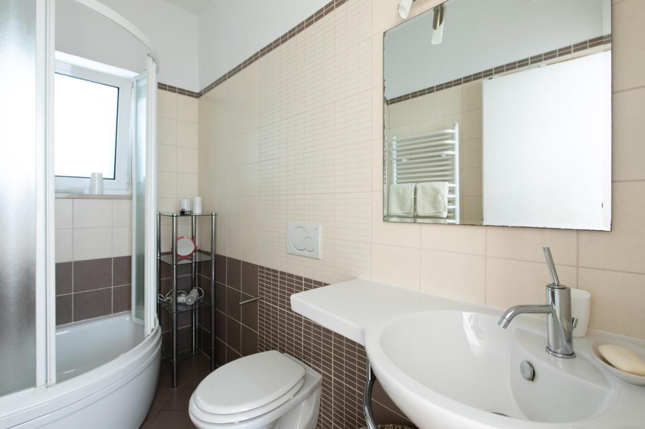 Apartment Portapisana Just 50M From The Beach Krk Town Bagian luar foto