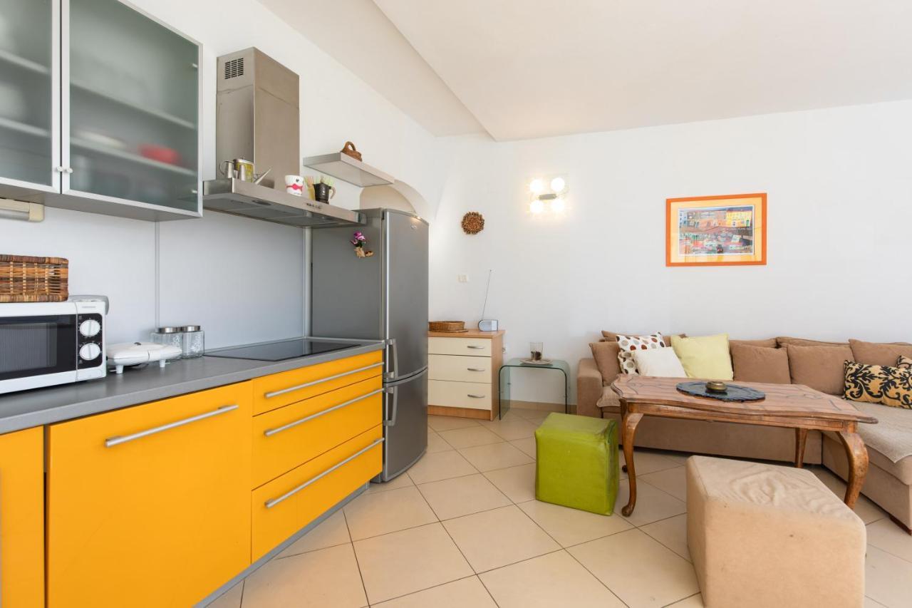 Apartment Portapisana Just 50M From The Beach Krk Town Bagian luar foto