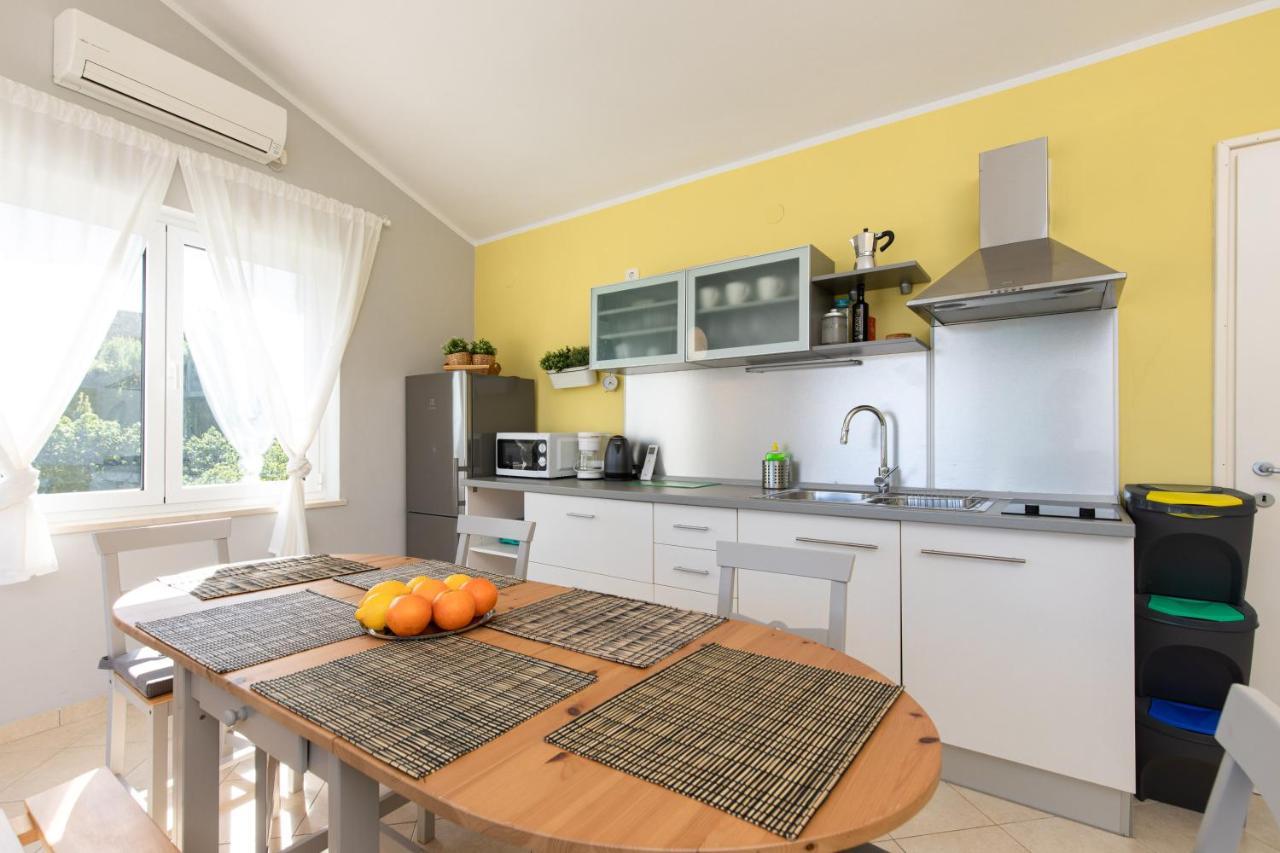 Apartment Portapisana Just 50M From The Beach Krk Town Bagian luar foto