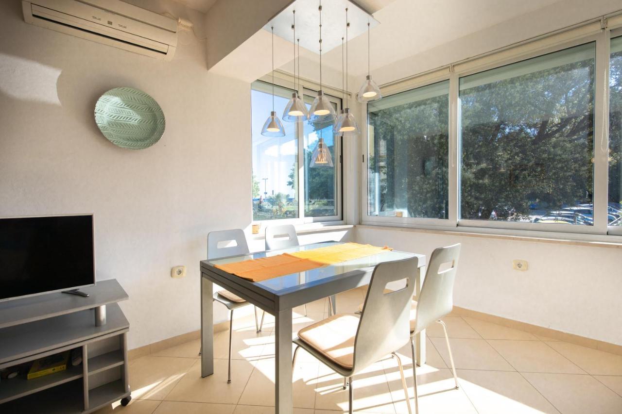 Apartment Portapisana Just 50M From The Beach Krk Town Bagian luar foto