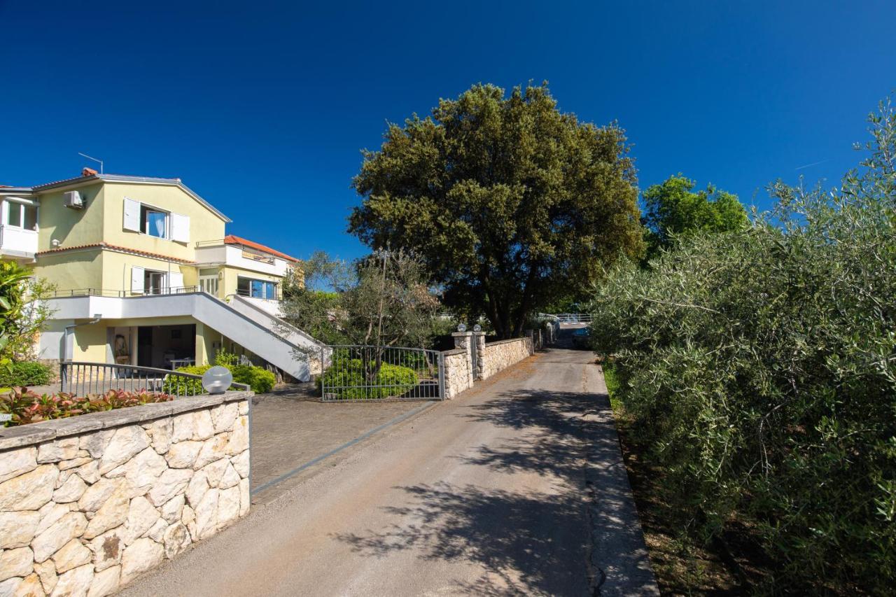 Apartment Portapisana Just 50M From The Beach Krk Town Bagian luar foto