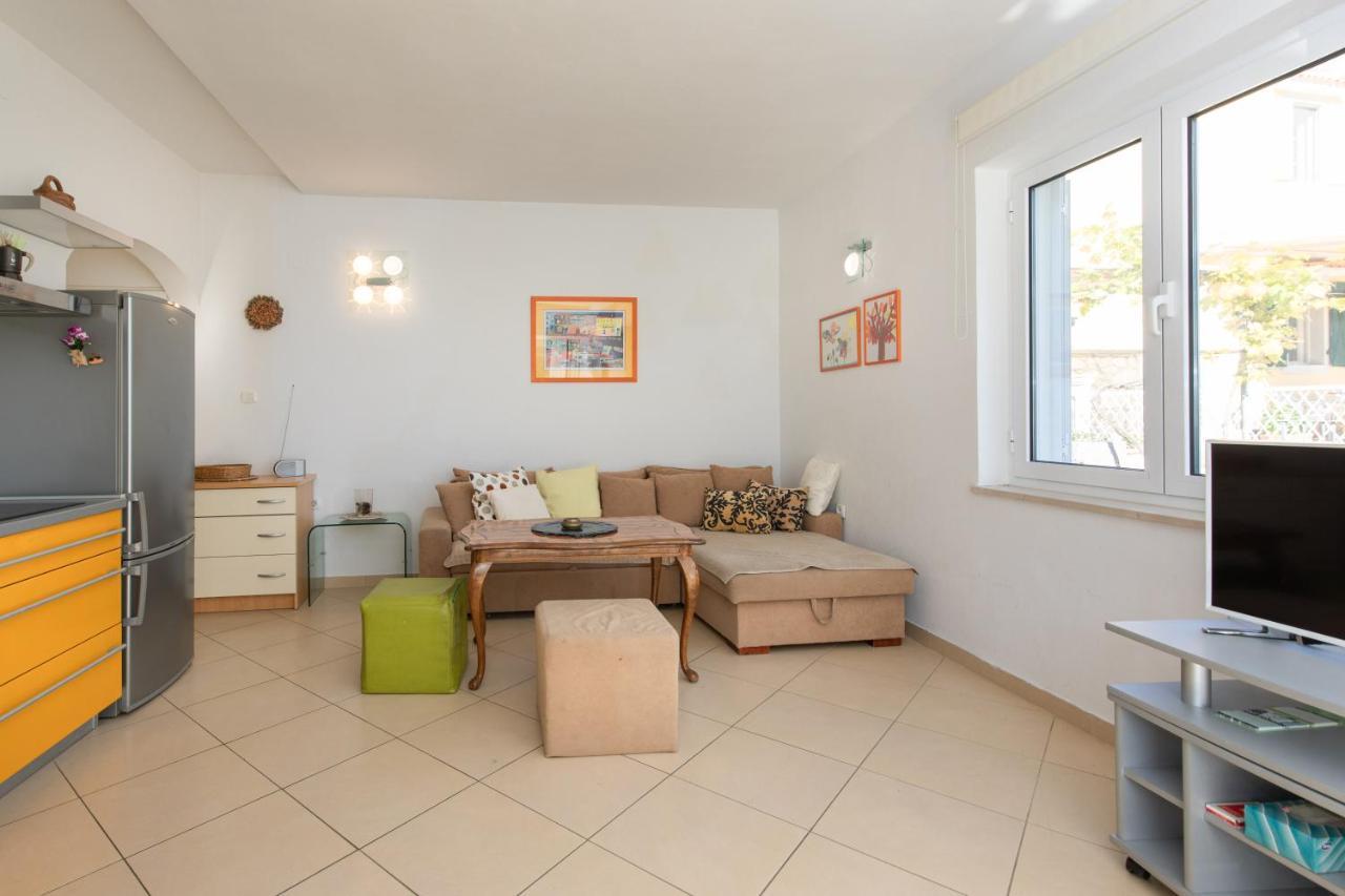 Apartment Portapisana Just 50M From The Beach Krk Town Bagian luar foto