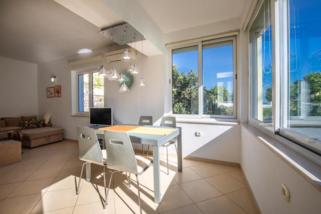 Apartment Portapisana Just 50M From The Beach Krk Town Bagian luar foto