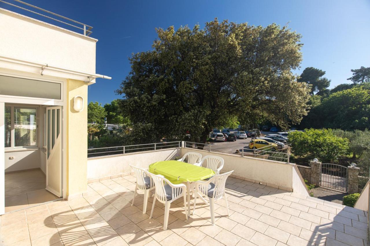 Apartment Portapisana Just 50M From The Beach Krk Town Bagian luar foto